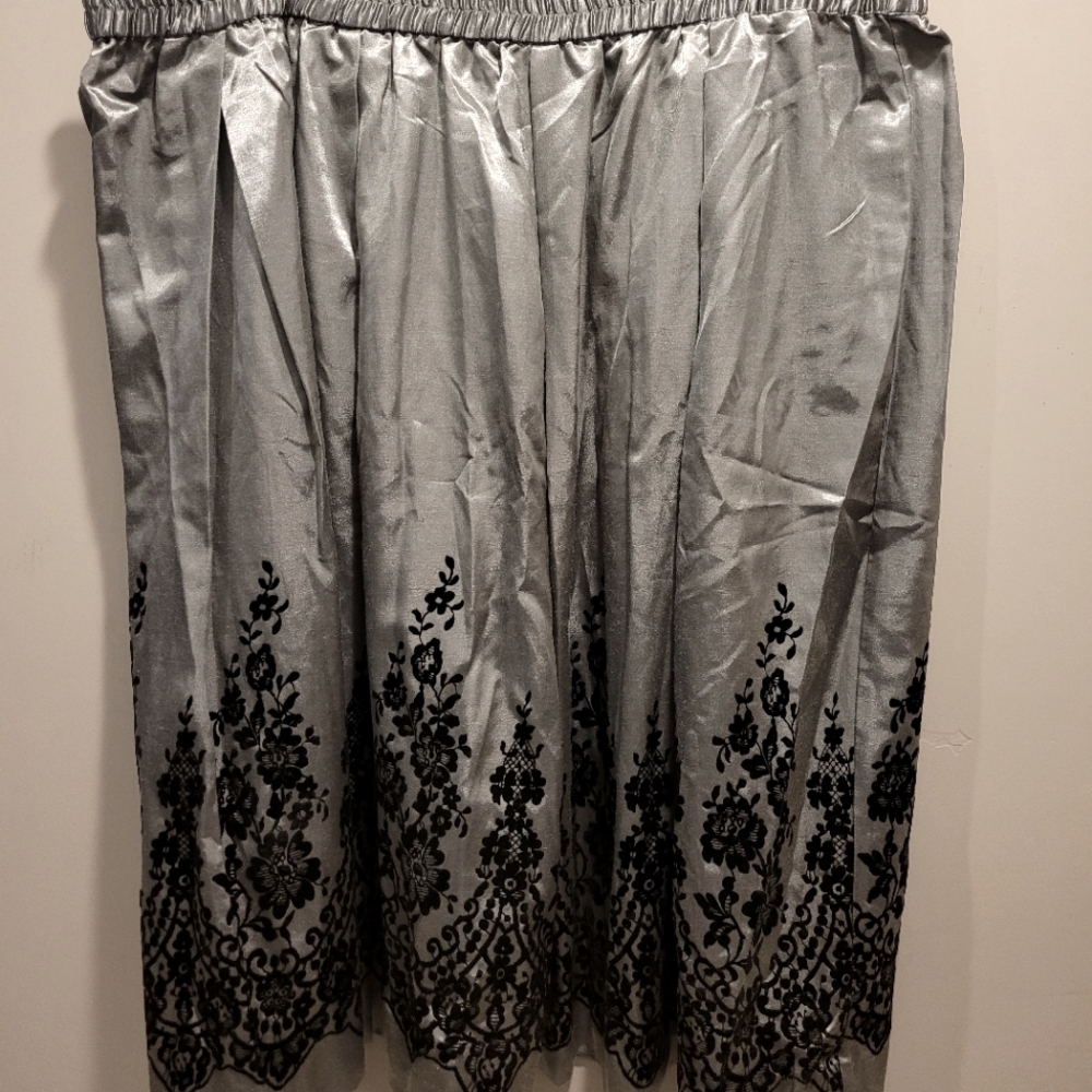 Avenue Silver Skirt with velvet black detailing